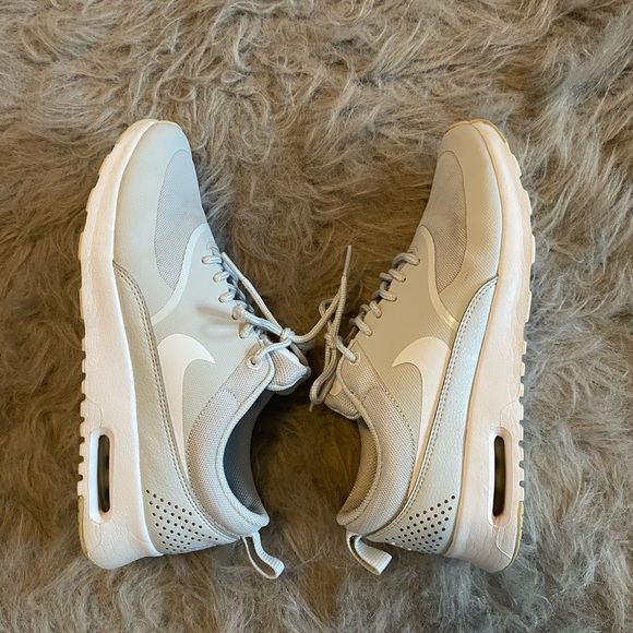 Women’s Nike Air Max Thea Size: 7.5 - Picture 3 of 8